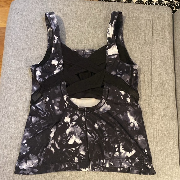 Lulu running tank bra size 8 with cute cross back detail EUC - Picture 2 of 2